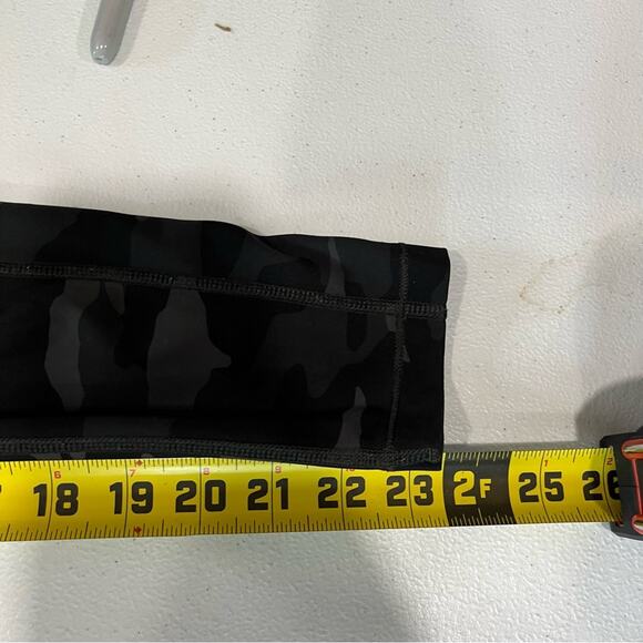 Athleta Black CAMO CONTENDER 7/8 TIGHT IN POWERLIFT - Picture 9 of 9